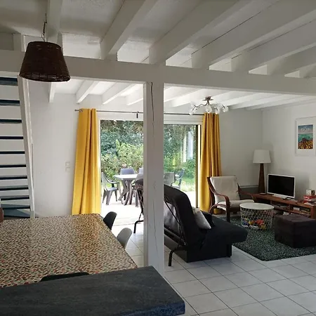 761 - Maison Individuelle, Dans Privee Avec Piscine, Disposant D'un Jardin Plein Sud Sans Vis-a-vis *